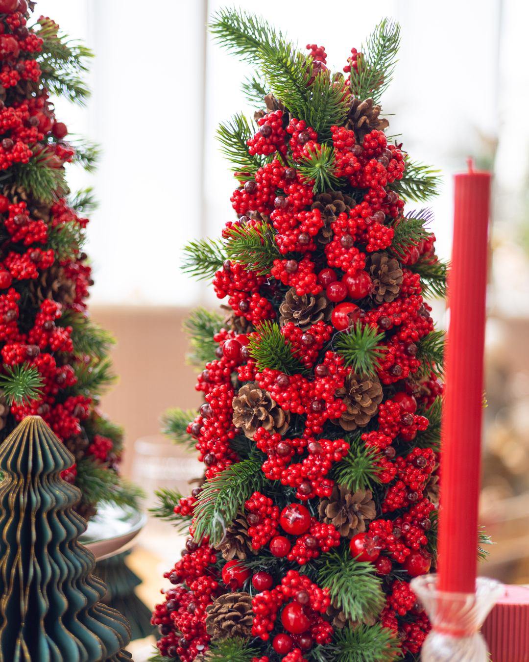 Arvore Natal Decorada Pinhas e Cerejas - 60cm