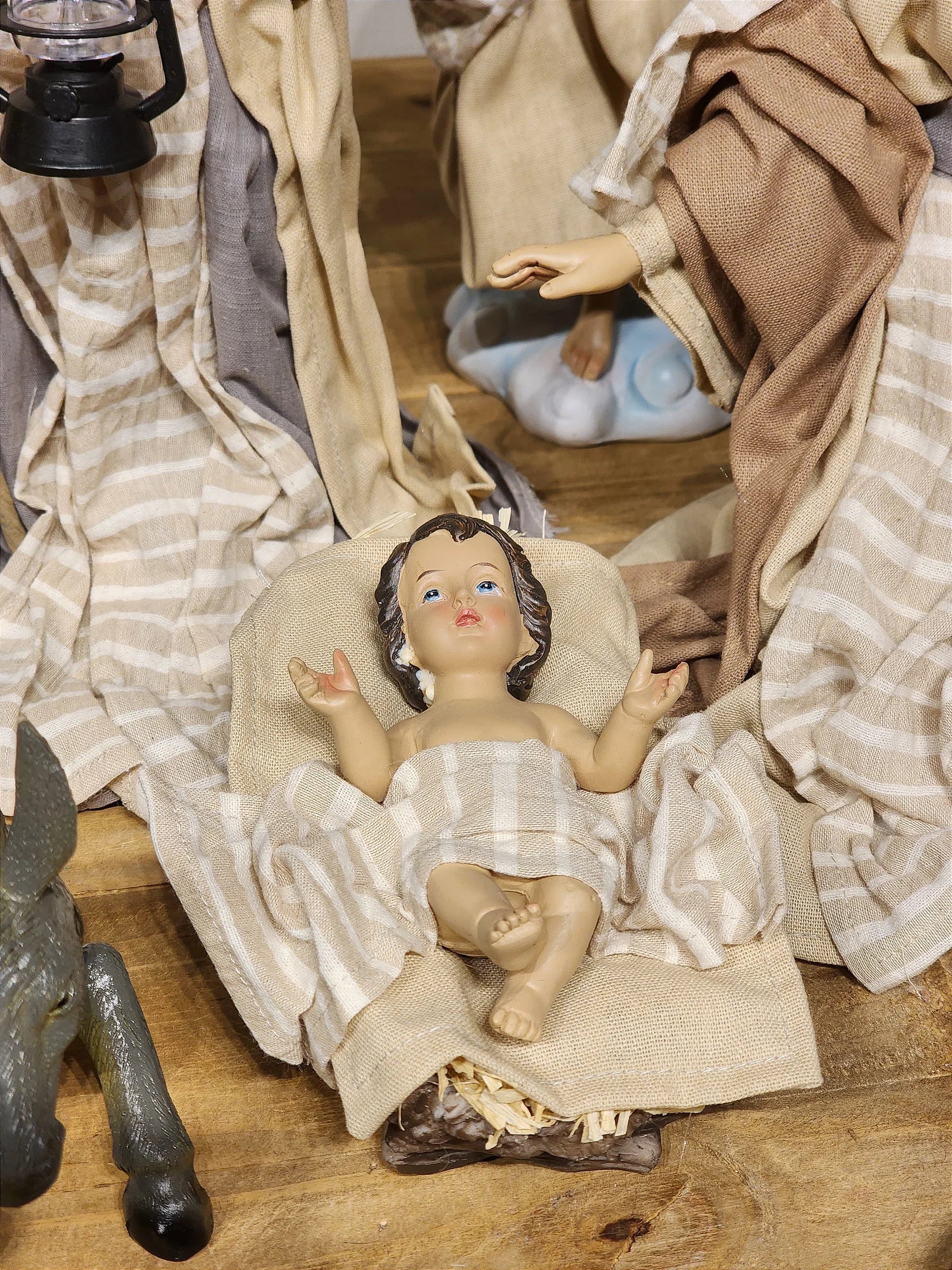 Presépio em Resina com Tecido Natural • 11 Peças • 40cm