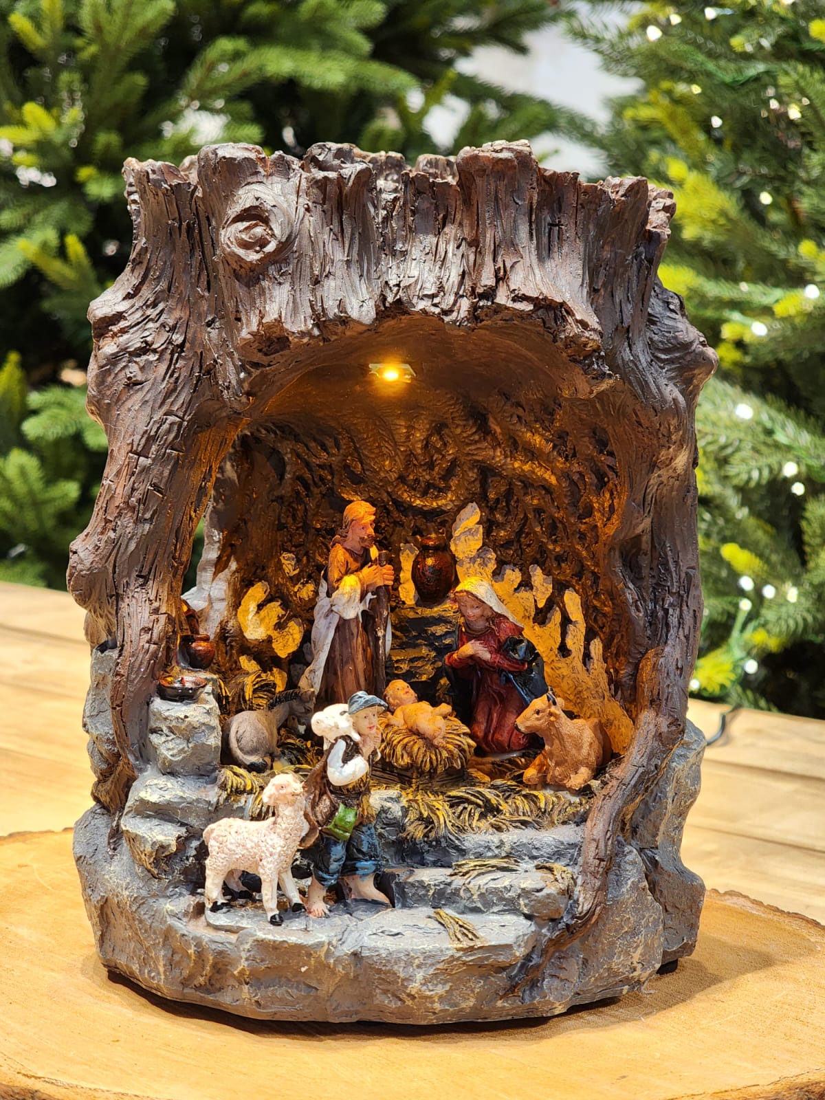 PRESÉPIO NA PEDRA COM LUZ CENÁRIO VILA NATALINA